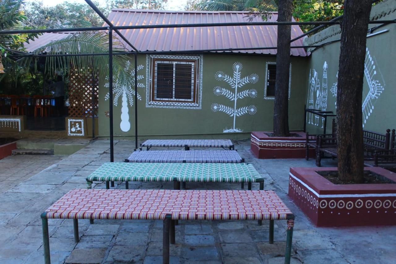 ホテルNisarg Shrushti Farmhouse プネ エクステリア 写真